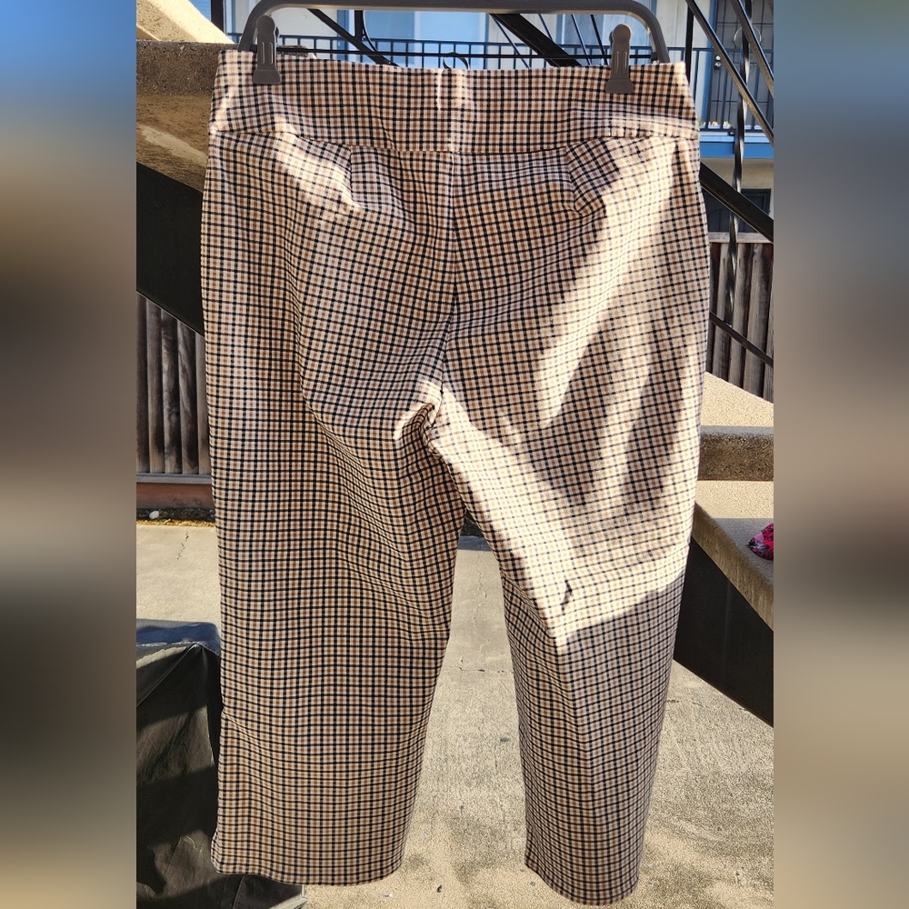 Tommy Hilfiger Like New Checkered Capri Pants in Black and White And Tan 12